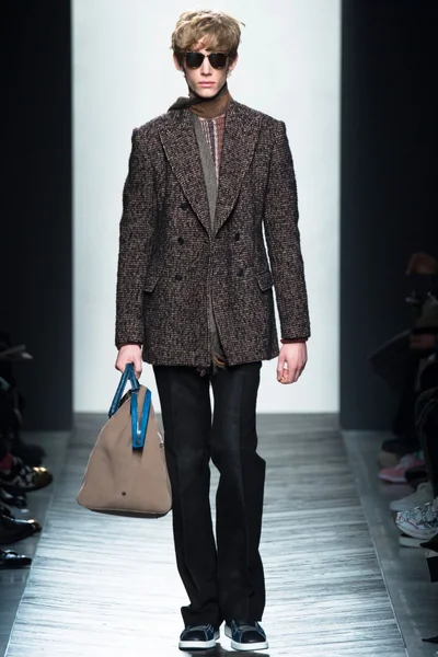 Look 25